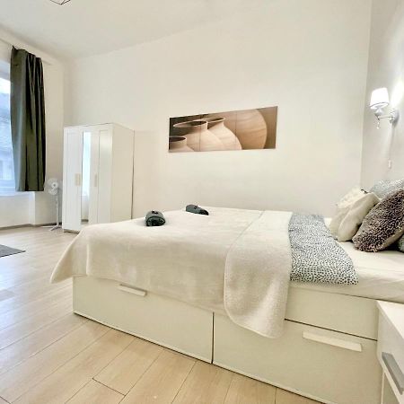 White Apartment Near The Famous New York Cafe Budapešť Exteriér fotografie
