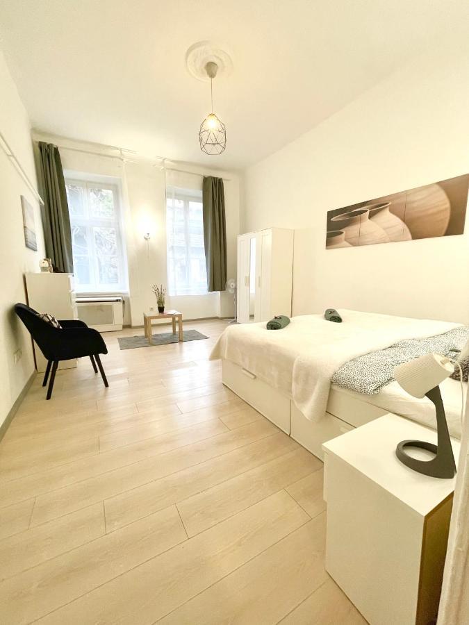 White Apartment Near The Famous New York Cafe Budapešť Exteriér fotografie