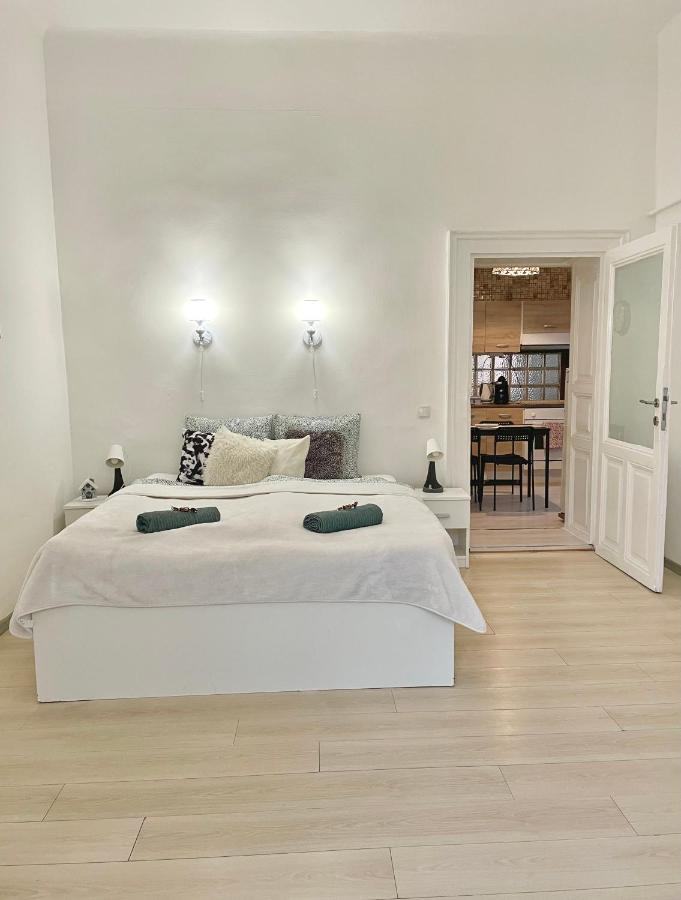 White Apartment Near The Famous New York Cafe Budapešť Exteriér fotografie