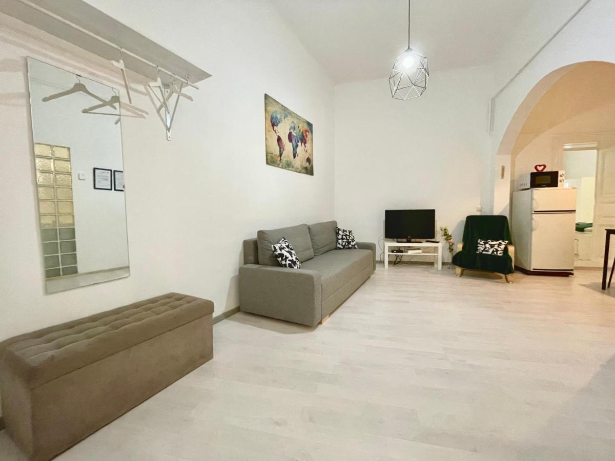 White Apartment Near The Famous New York Cafe Budapešť Exteriér fotografie